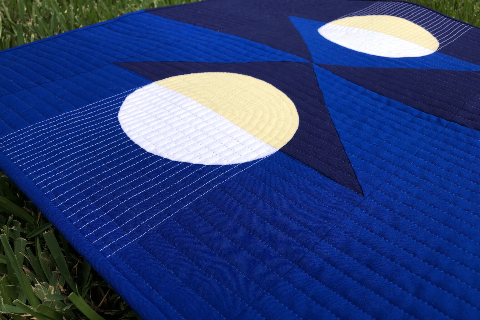 Clair De Lune Quilt HMQG Minimalist Challenge 